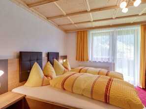 Apartment | 3 bedrooms, bed sheets