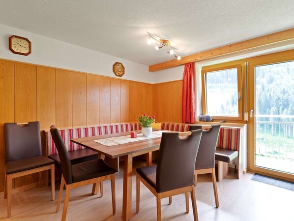 Apartment | Dining