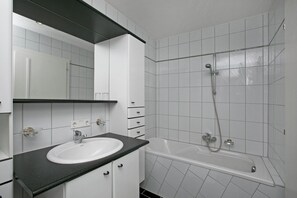 Apartment | Bathroom - Apartment in Langenfeld Near Ski Slopes (Laengenfeld)