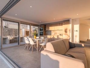 Villa | Dining - Luxurious Villa in Kozino With Fenced Garden (Zadar)