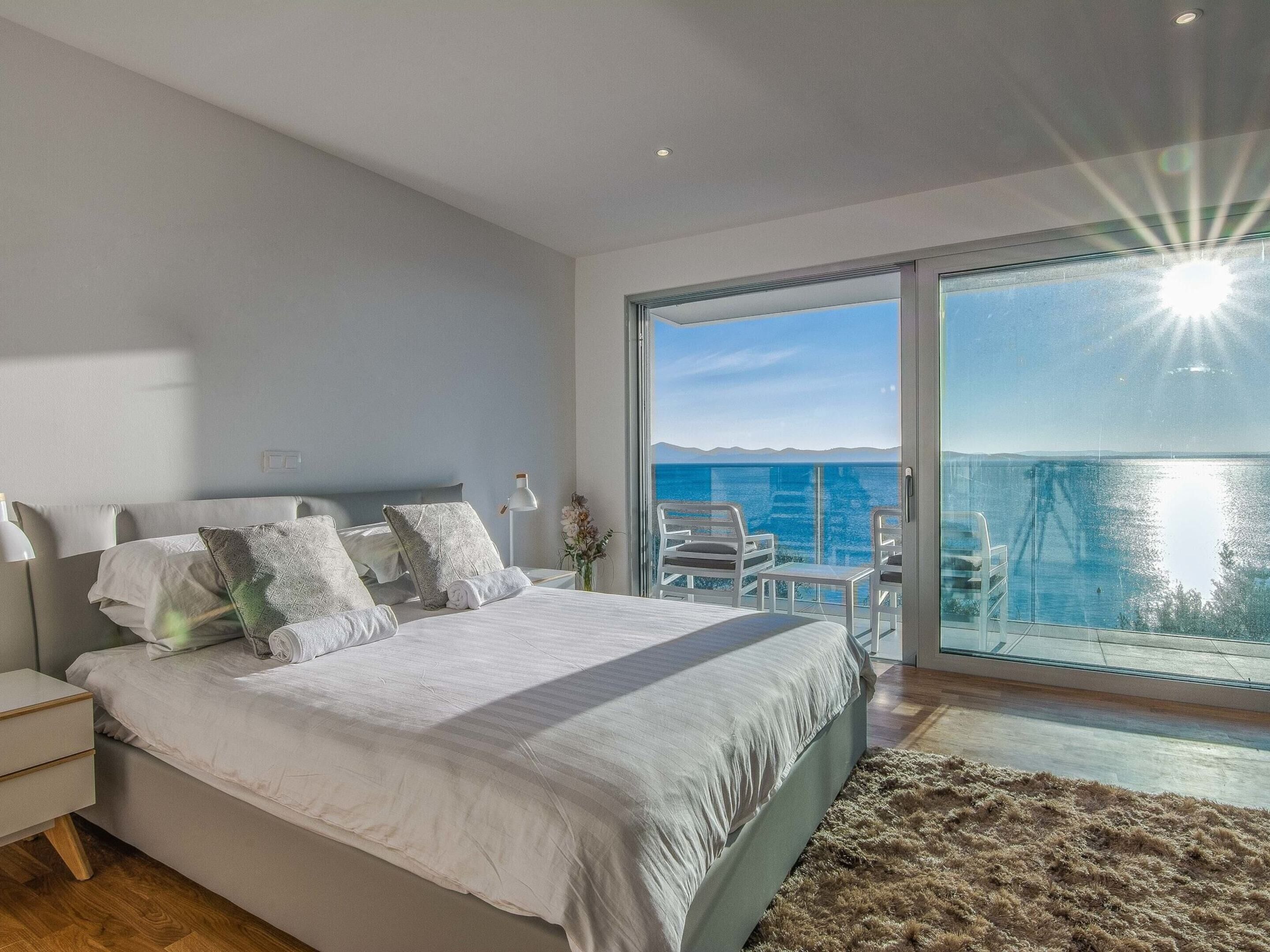 4 bedrooms, individually furnished, bed sheets