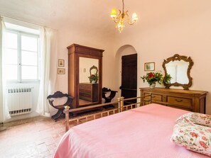 Huis | 2 slaapkamers, individueel gemeubileerd, beddengoed