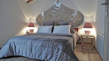 2 bedrooms, individually furnished, bed sheets