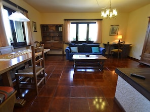 Dining - Rustic House in Mountain Surroundings and Views From a Lovely Garden (San Marcello Piteglio)