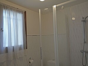 Villa | Bathroom - Pleasing Villa in Callas With Swimming Pool (Callas)