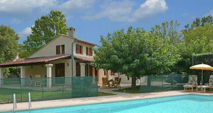 Pleasing Villa in Callas With Swimming Pool