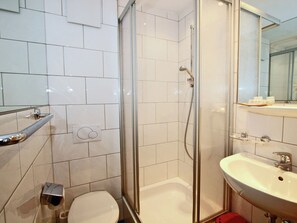 Apartment | Bathroom - Modern Apartment in Tyrol Near Ski Area (Ischgl)