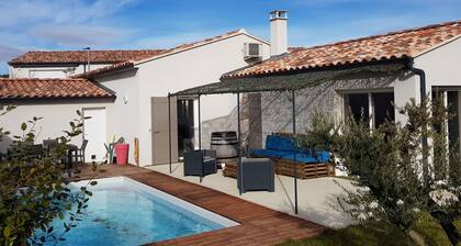 Modern Holiday Home With Private Swimming Pool, air Conditioning and Enclosed Garden