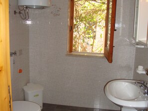 House | Bathroom | Shower, towels