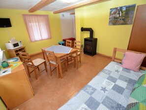 Dining - Cozy Holiday Home in Radostná pod Kozákovem Near Forest (Radostná pod Kozákovem)