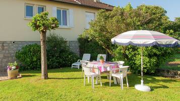 House | Outdoor dining