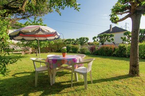 House | View from property - Cozy Garden Retreat Malemort (Malemort-sur-Correze)