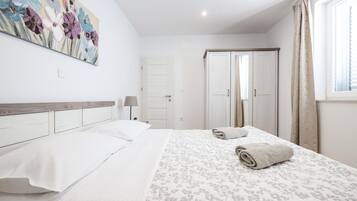 House | 2 bedrooms, individually furnished, bed sheets