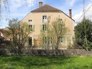 Exterior - Elegant Family Home in Bouix (Bouix)