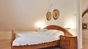 House | 2 bedrooms, individually furnished, iron/ironing board, bed sheets