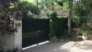 House | Reception
