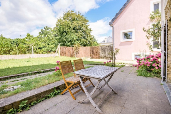 Outdoor dining - Home With Sea View in Le Pouldu (Clohars-Carnoët)