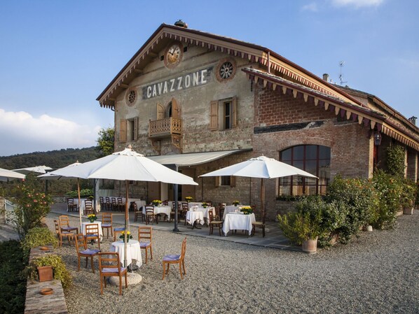 House | Dining - Apartment in a 19th Century Building, in the Hills With Stunning Views, Wifi (Viano)