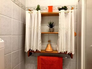 Bathroom | Shower