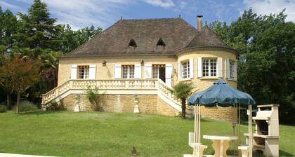 Beautiful Villa With Tennis Court in Dordogne, France