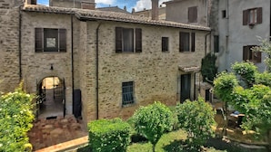 Exterior - Villa at a Popular Place in Bevagna With Terrace & Garden (Bevagna)