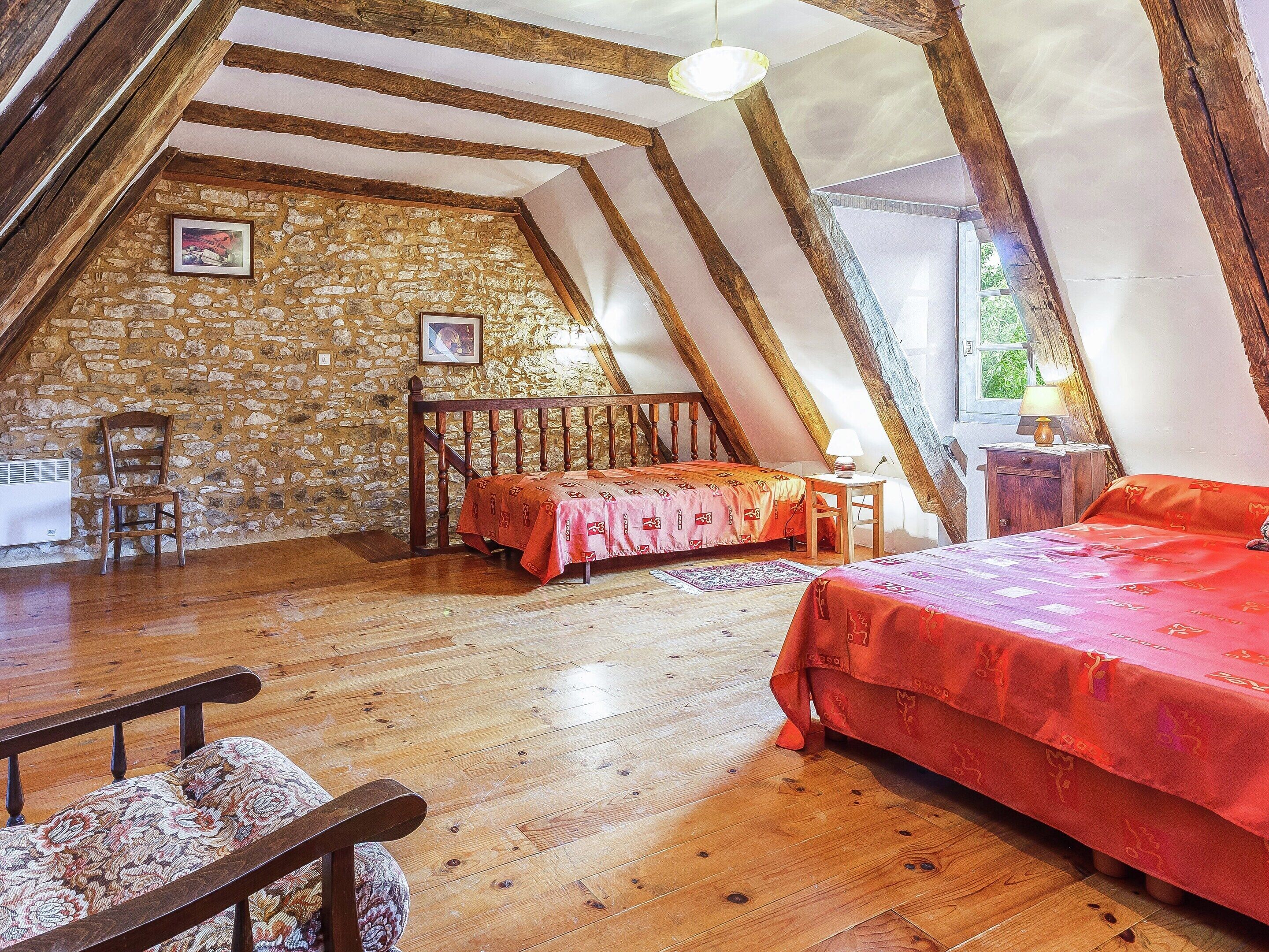 House | 3 bedrooms, individually furnished