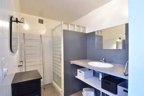 House | Bilik Mandi