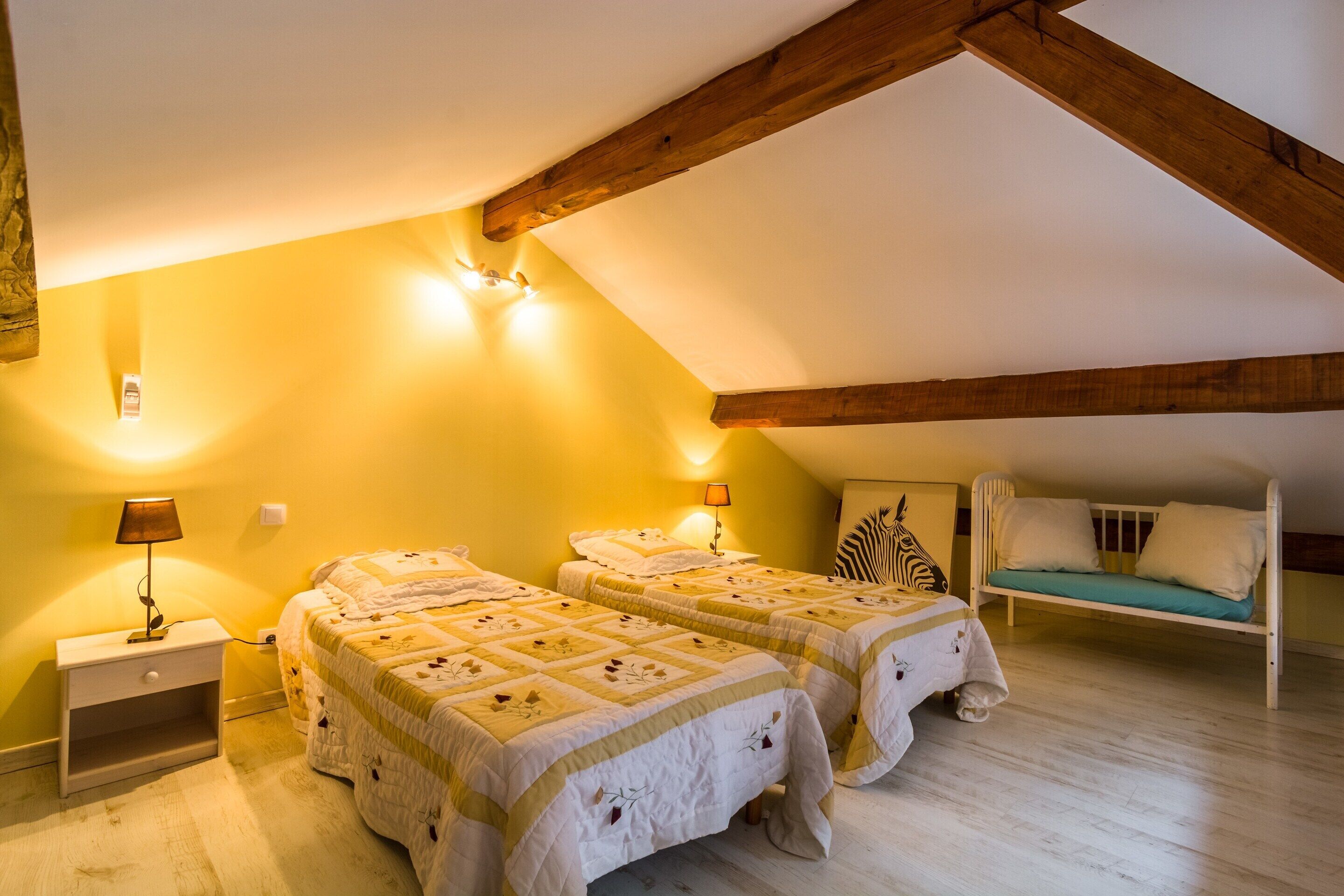 House | 4 bedrooms, individually furnished, bed sheets