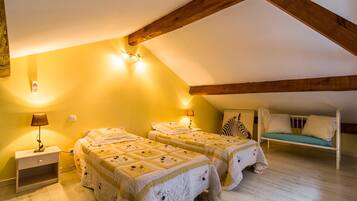 House | 4 bedrooms, individually furnished, bed sheets