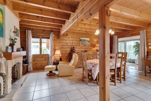 Chalet | Dining