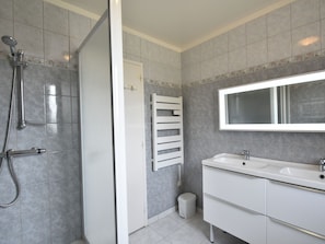 House | Bathroom - Secluded Holiday Home in Surville With Garden & Centre Nearby (La Haye)