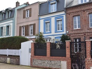 Exterior - Secluded Holiday Home in Surville With Garden & Centre Nearby (La Haye)