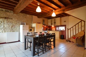 House | Private kitchen | Highchair - Saint-clement Cottage Near the Sea (Osmanville)