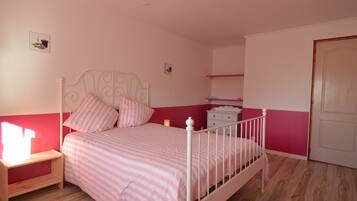 House | 3 bedrooms, bed sheets