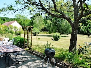 Balcony - Modern Holiday Home in Sougy-sur-loire With Terrace (Sougy-sur-Loire)