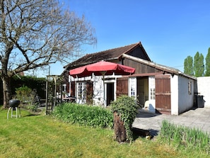 Exterior - Modern Holiday Home in Sougy-sur-loire With Terrace (Sougy-sur-Loire)