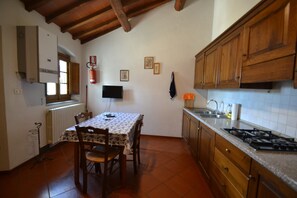 Private kitchen - Tuscan Heaven; Vinci and Pistoia (Quarrata)