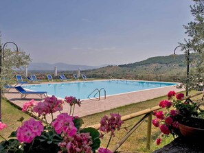 Pool - Tuscan Heaven; Vinci and Pistoia (Quarrata)