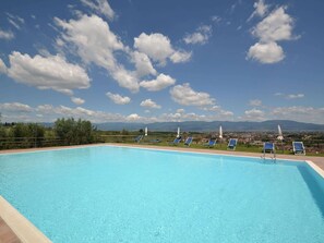 Pool - Tuscan Heaven; Vinci and Pistoia (Quarrata)