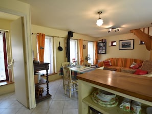 Living room - Delightful Holiday Home in Onlay With Fenced Garden (Onlay)