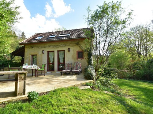 Delightful Holiday Home in Onlay With Fenced Garden