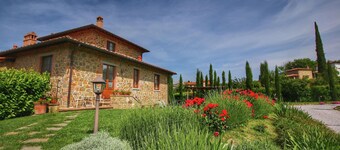 Rustic Retreat With Pool