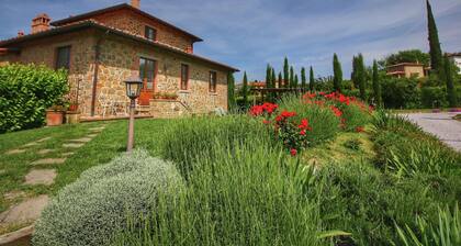 Rustic Retreat With Pool