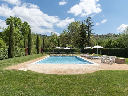 Rustic Retreat With Pool