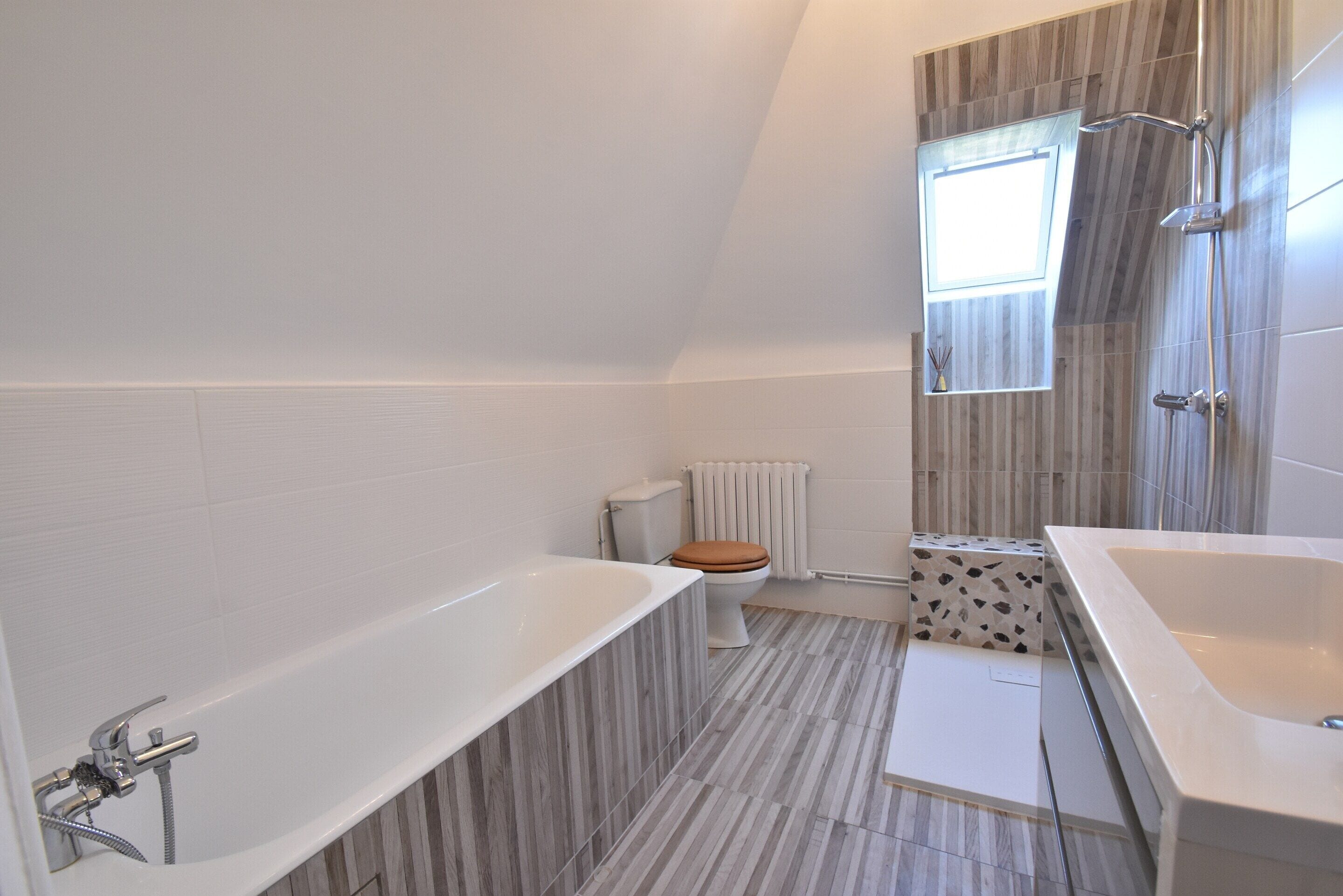 House | Bathroom