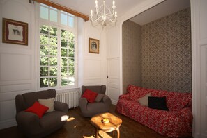 Living room - 18th-century Normandy Stay (Valognes)