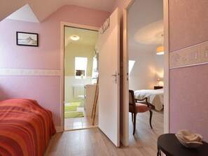 Room - 18th-century Normandy Stay (Valognes)