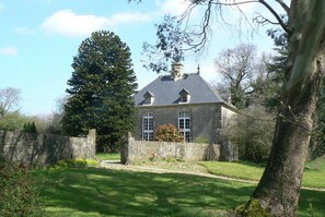 Exterior - 18th-century Normandy Stay (Valognes)
