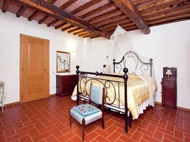 House | 2 bedrooms, individually furnished, bed sheets