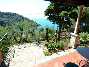 House | Dining - Cozy Holiday Home in Lerici near Sea (Lerici)